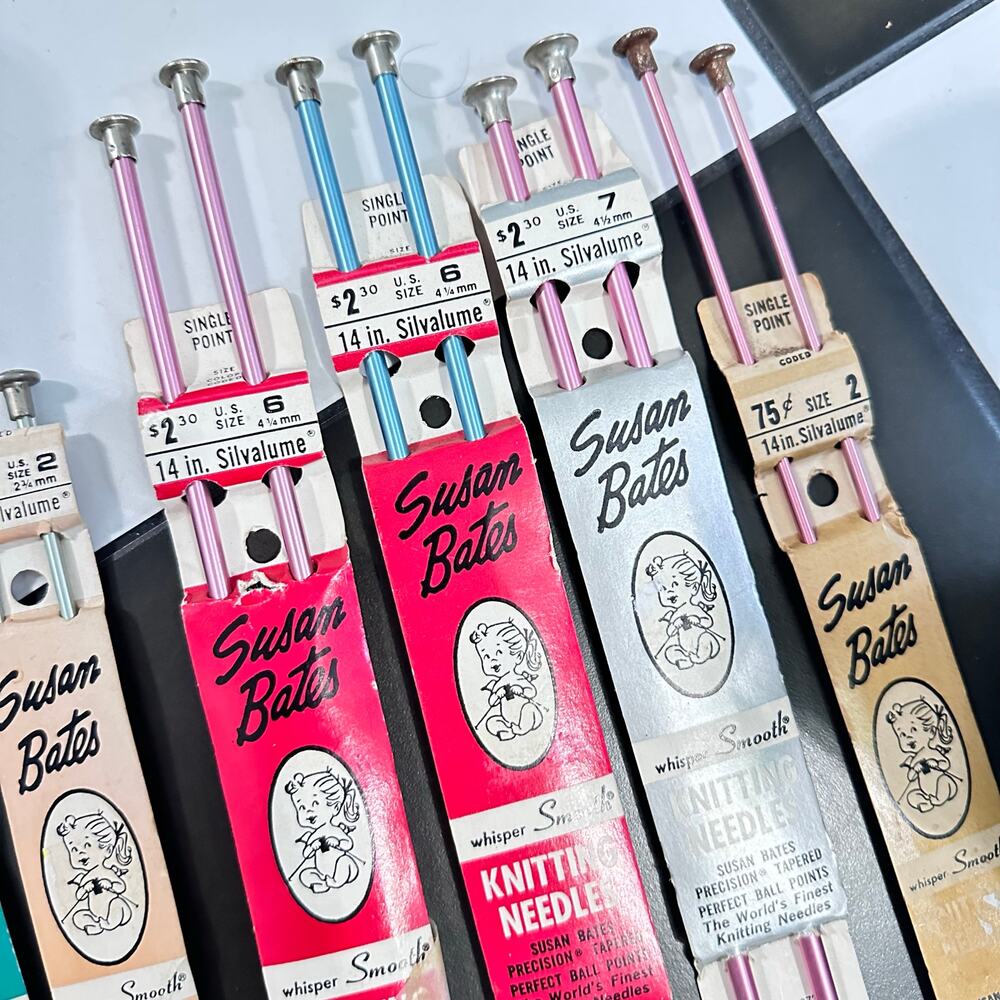 x8 Vintage Susan Bates NWT Knitting Needles - Different Gauges & Holder - Picture 13 of 14